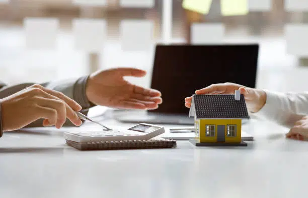 Fixed vs Adjustable Rate: Which Refinance Option Is Better?