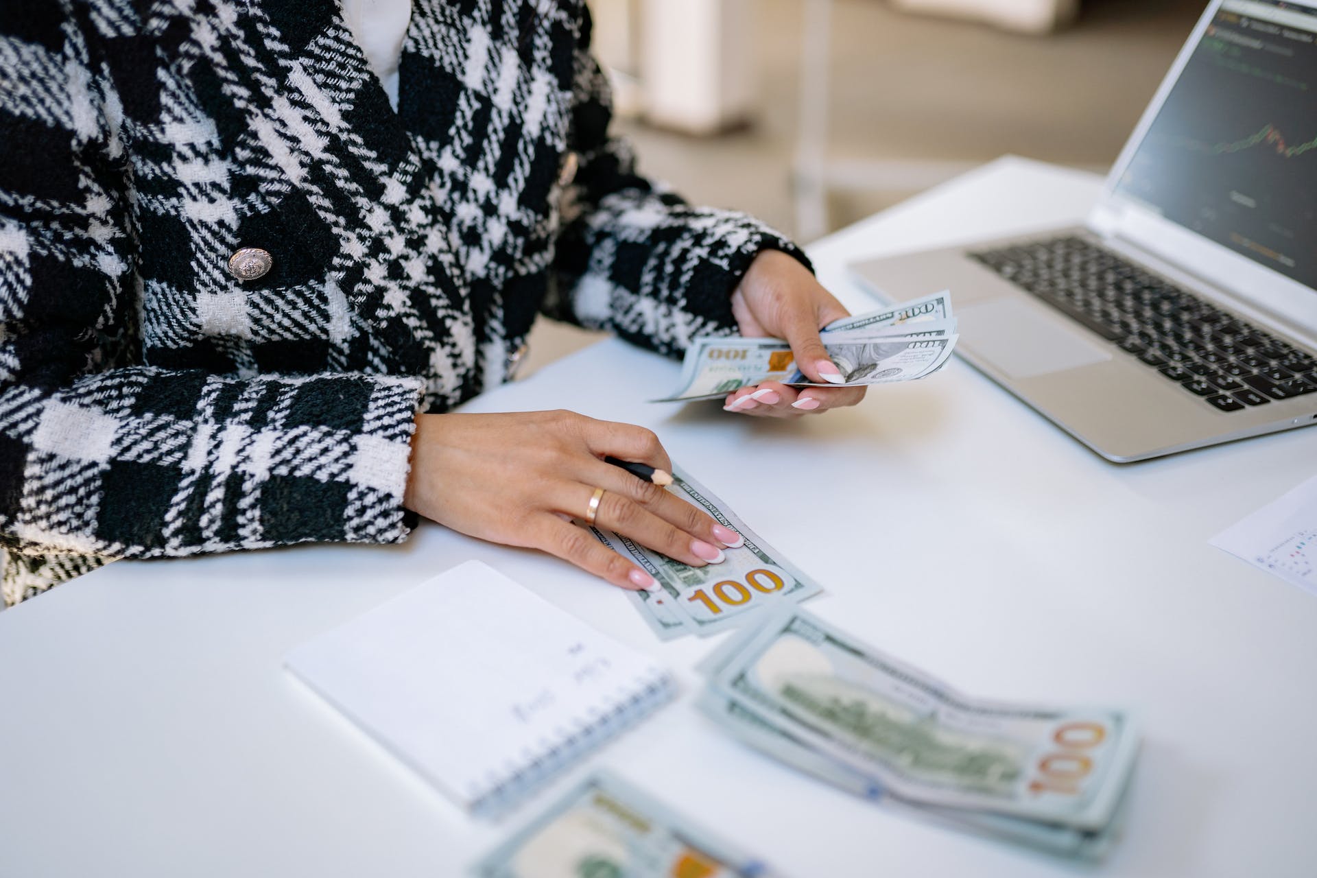 10 Effective Tips for Managing Personal Finances