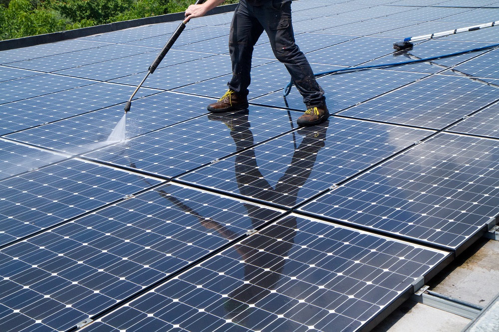 The Do’s and Don’ts of Solar Panel Cleaning