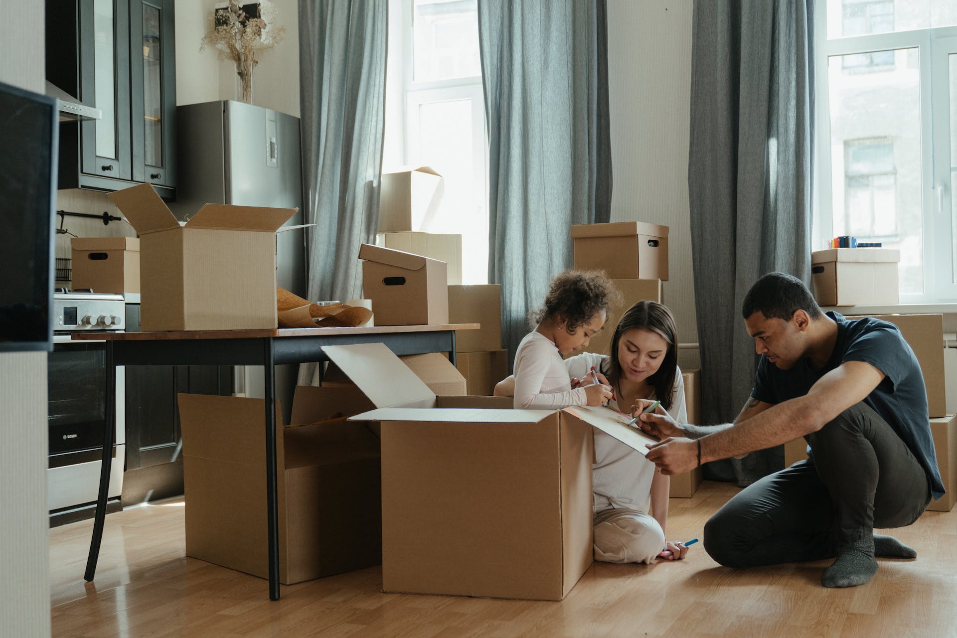 The Pros and Cons of Hiring a Moving Agent